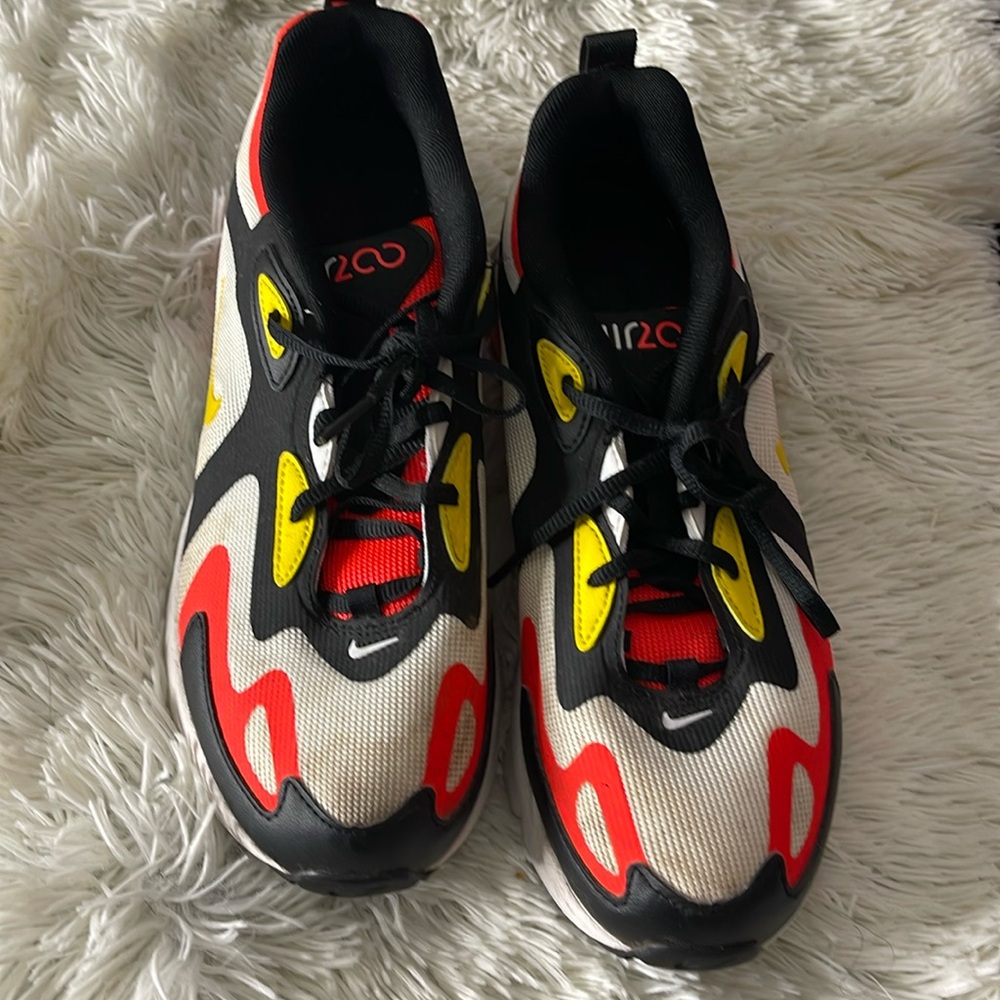 YOUTH Nike Air 200 6.5Y Black /Yellow Running Sneaker